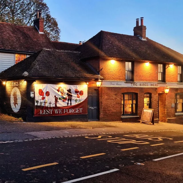 And this is how @thekingshead.sv youngsters make a difference in local communities! ❤️ We are beyond proud 👏