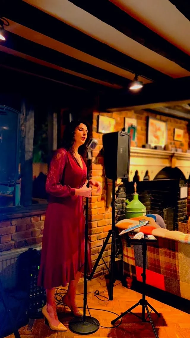 Get ready for an unforgettable evening with @lauralawtonsings enchanting performance! 🎤 Join us on June 23rd starting at 7 PM as she graces the stage with her beautiful voice. 🎶 Don't miss this chance to experience live music that will captivate your senses. Make sure to book your table in advance to secure your spot for this special occasion. ✨ We look forward to sharing a magical night with you!@thekingshead.sv

 #LiveMusic #EveningPerformance #BookYourTable #lifestyle  #publife