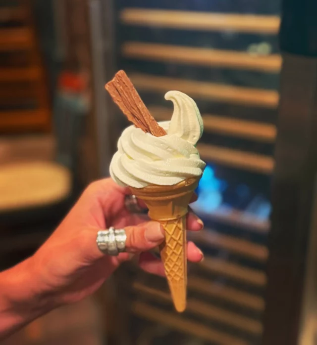 🥵Summer holidays are finally here..☀️ Mr Whippy has made his arrival at The King’s!🍦Not just for the kids..👀